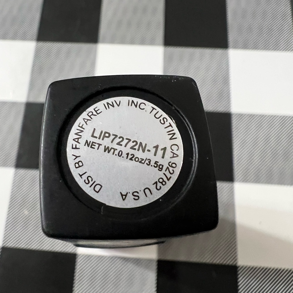 Amuse Matte Lips Lipstick #7272N-11 Fushia - Picture 2 of 3